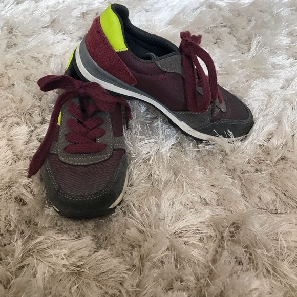 Boys French size 31 sneakers  worn twice - Picture 1 of 6